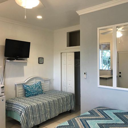 The Oasis Retreat Apartment Nassau Bagian luar foto