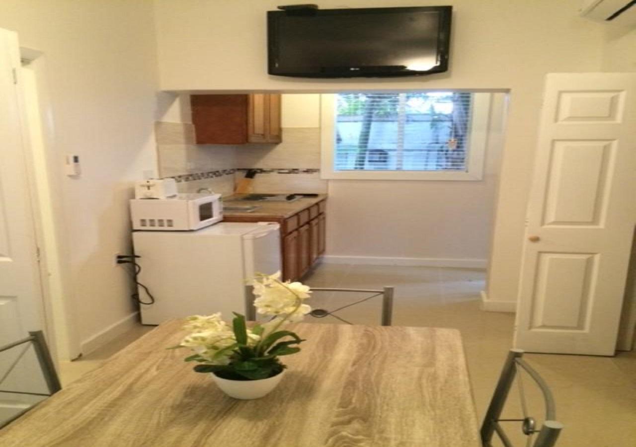 The Oasis Retreat Apartment Nassau Bagian luar foto